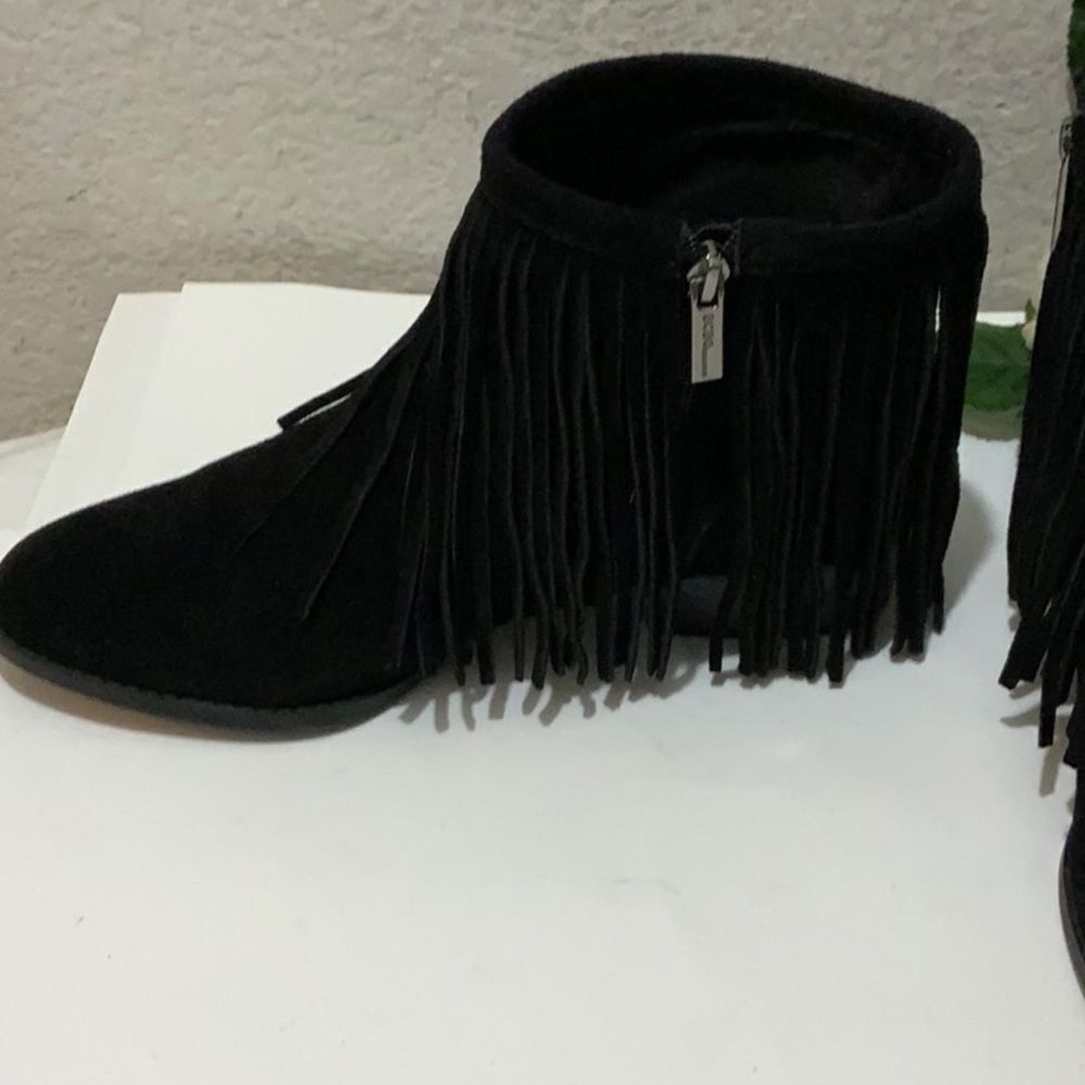 BCBG Capricorn Leather Fringed Bootie, Size 9/ 39 - Picture 4 of 13